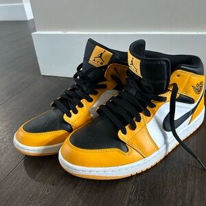 Nike Air Jordan 1 Mid Taxi/White/Black size 10.5 Men’s 12 Women’s